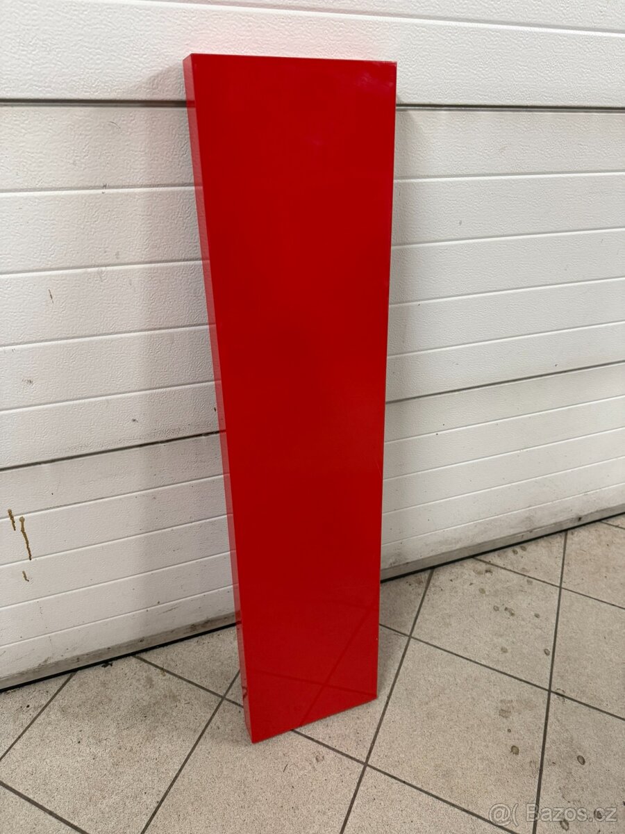 Police IKEA Lack 110x26cm červená.