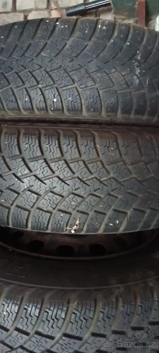 Pneu s disky 185/70 R14