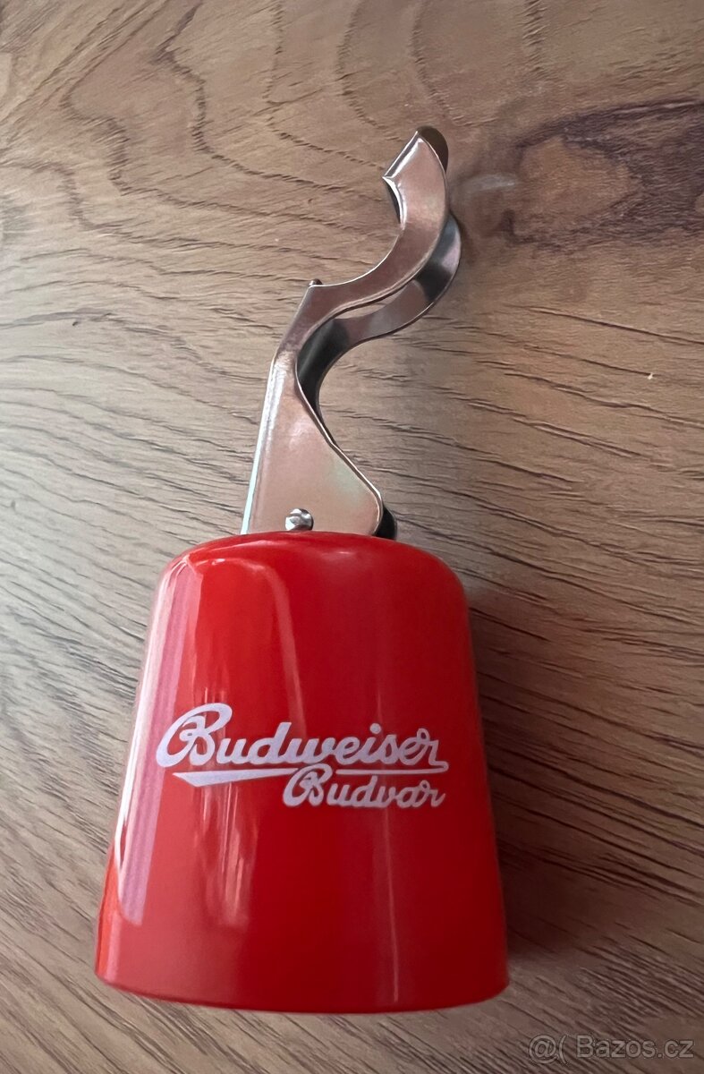 Retro pivní otvírák se zátkou na pivo - Budějovický Budvar