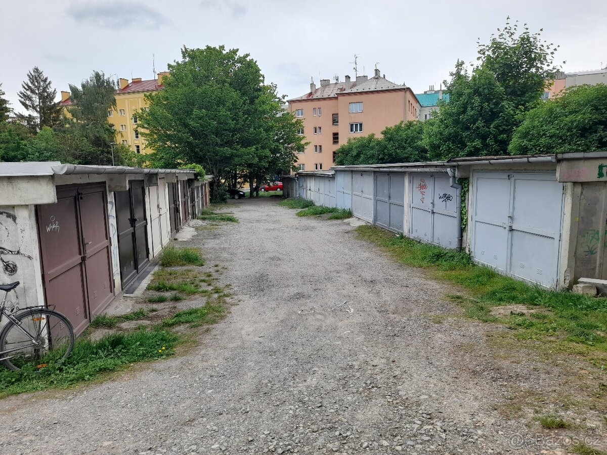 Garáž