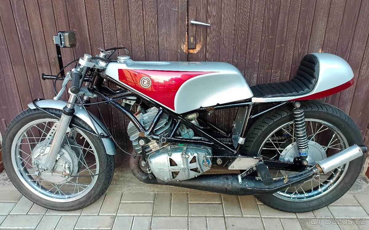 Dobový závodní motocykl silniční stavba nd rychlostní motor