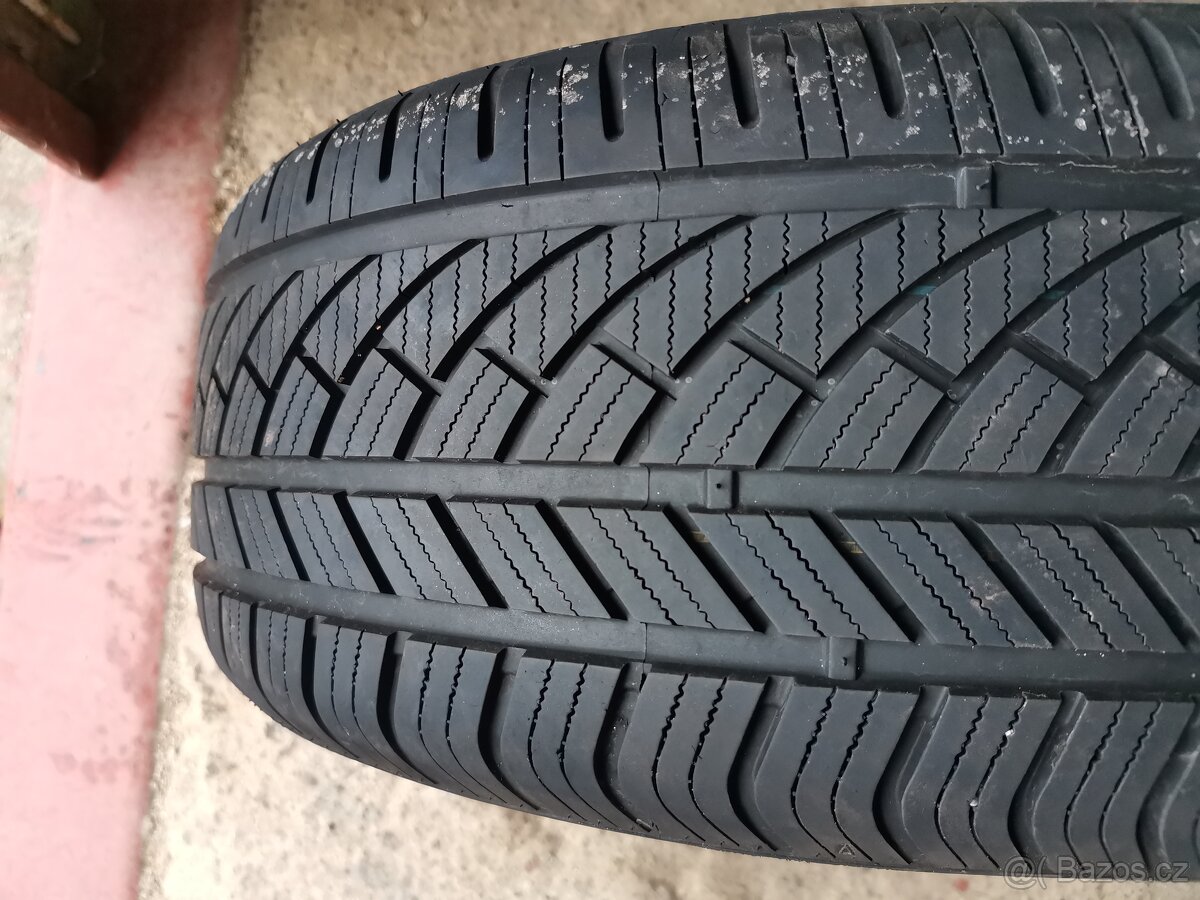 Celoroční pneu 225/55 ZR17 101W