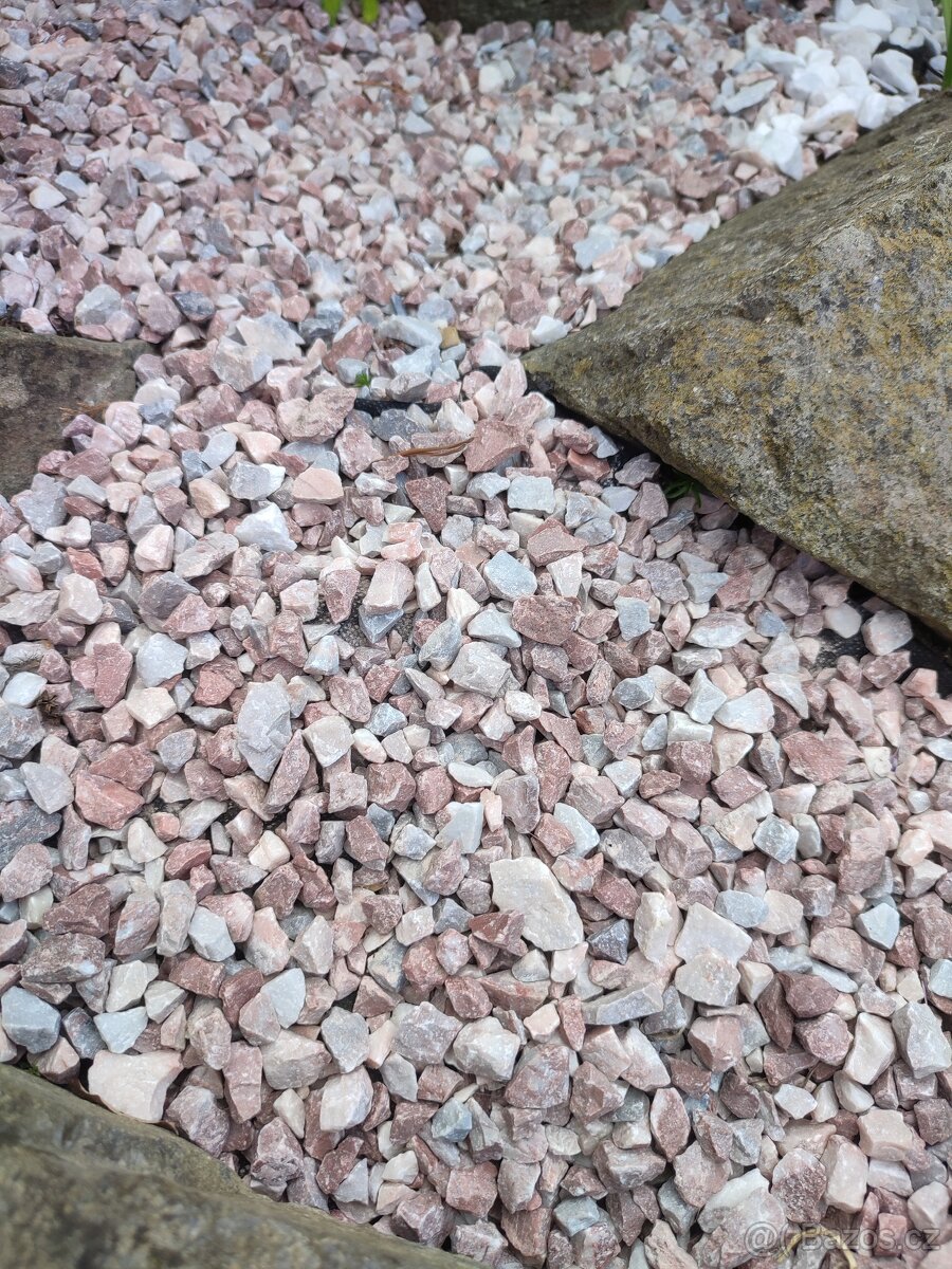 Kamenná drť Pink Stone 8-16mm 20kg