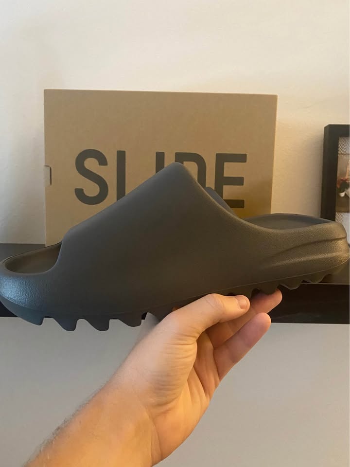 Yeezy Slide Slate Grey