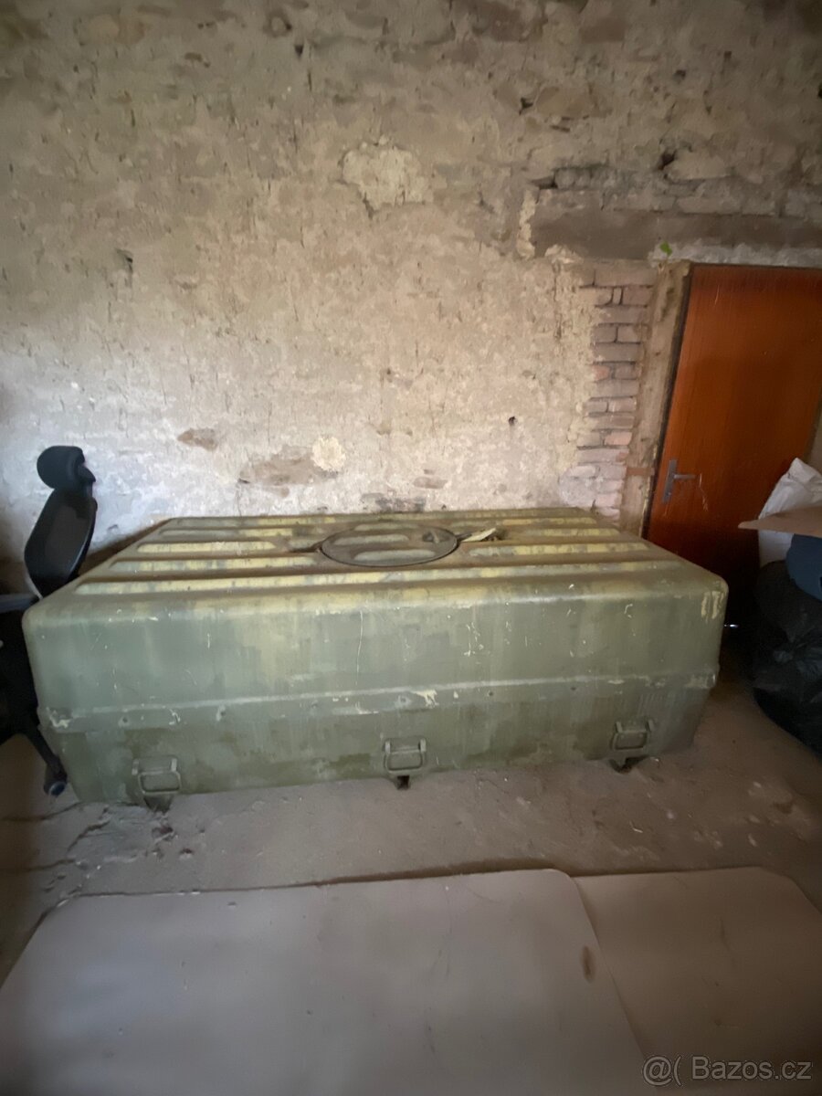 Nadrz z polni kuchyne na pitnou vodu