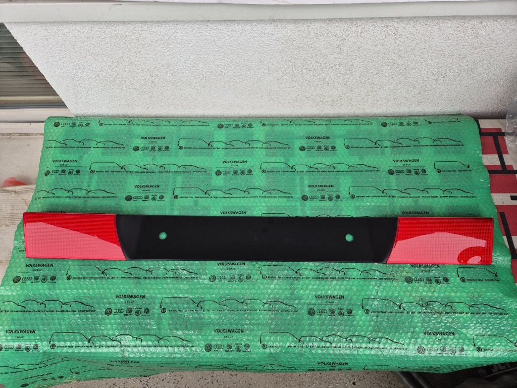 zadní odrazový panel mezi světla HELLA Škoda Felicia před FL