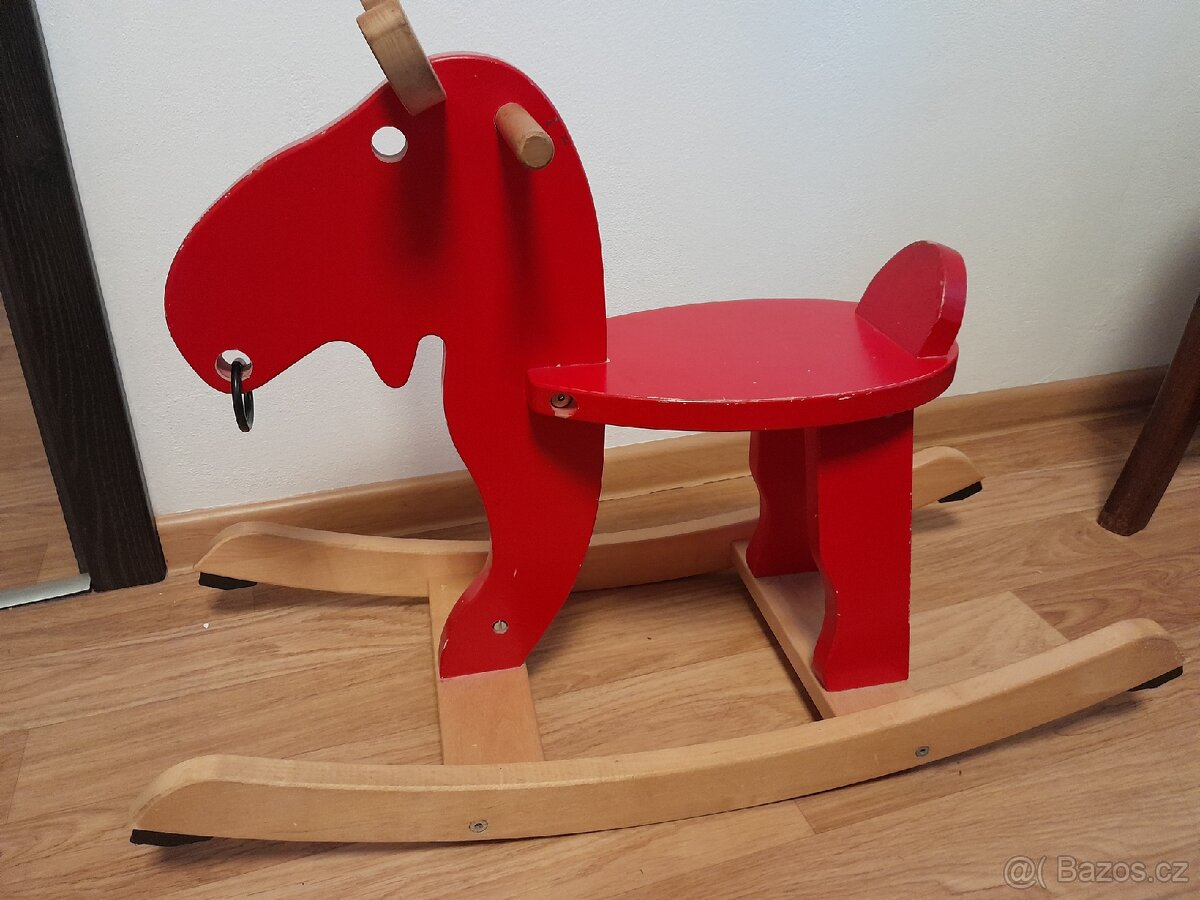 Houpací kůň los/sob z IKEA