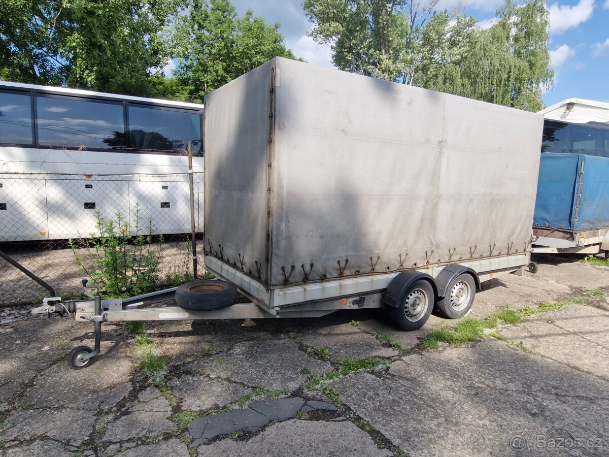 Nákladní přívěs 2t s plachtou, 4 m