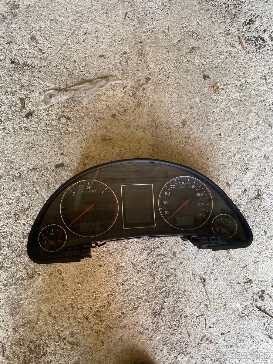 Audi A4 B6 Budíky s barevným maxidotem.