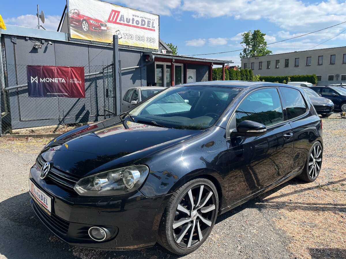 VW Golf 1.6 MPi Senzory, ALU, Výhřev Sedadel