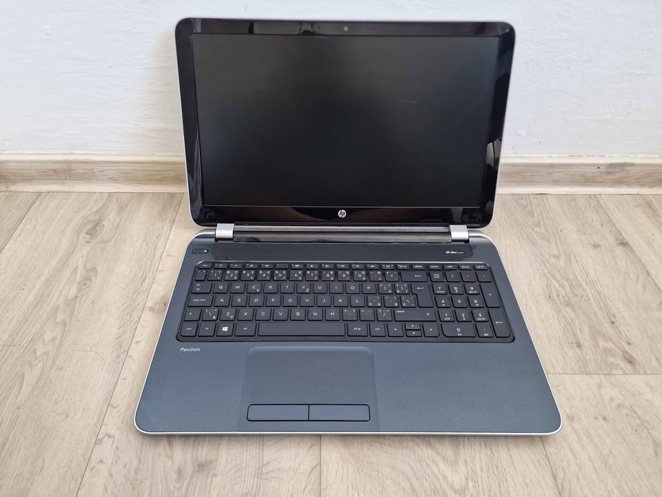Notebook HP Pavilion 15 na filmy internet kancelářské práce
