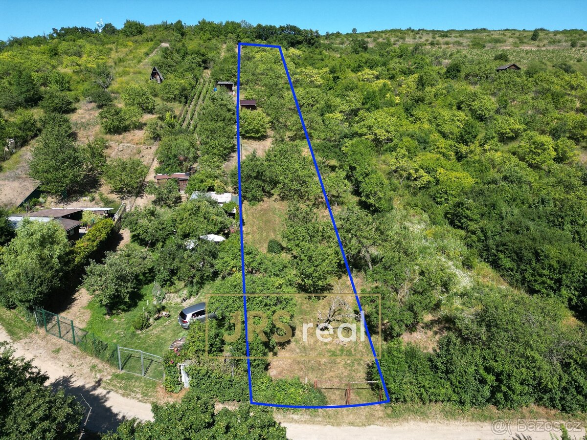 Prodej pozemku - zahrady, 1 698 m2 - Pouzdřany