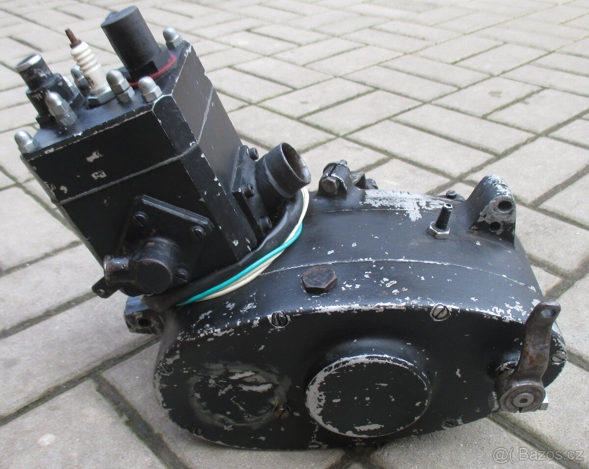 Závodní motor jawa 50
