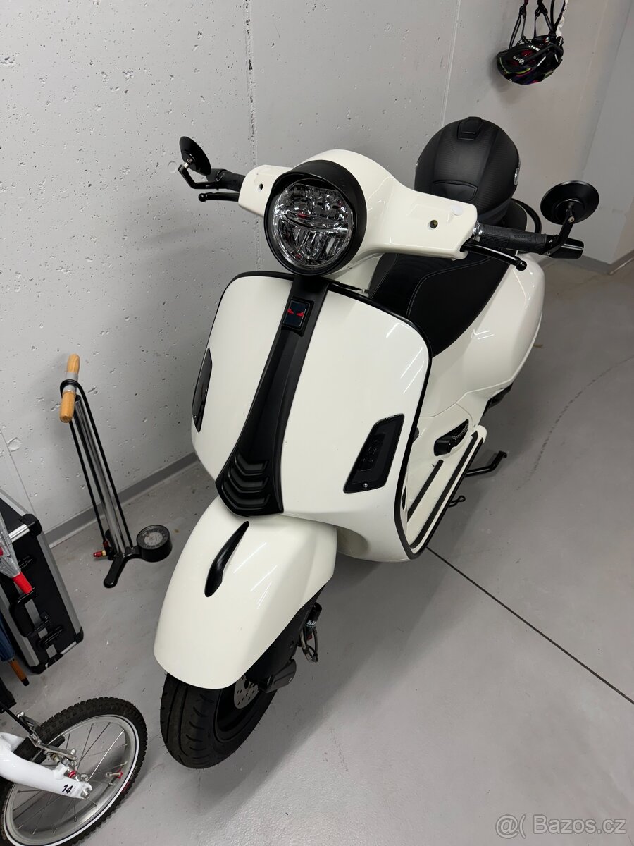 Vespa GTS Super 300 HPE – Designová bestie s duší závodníka