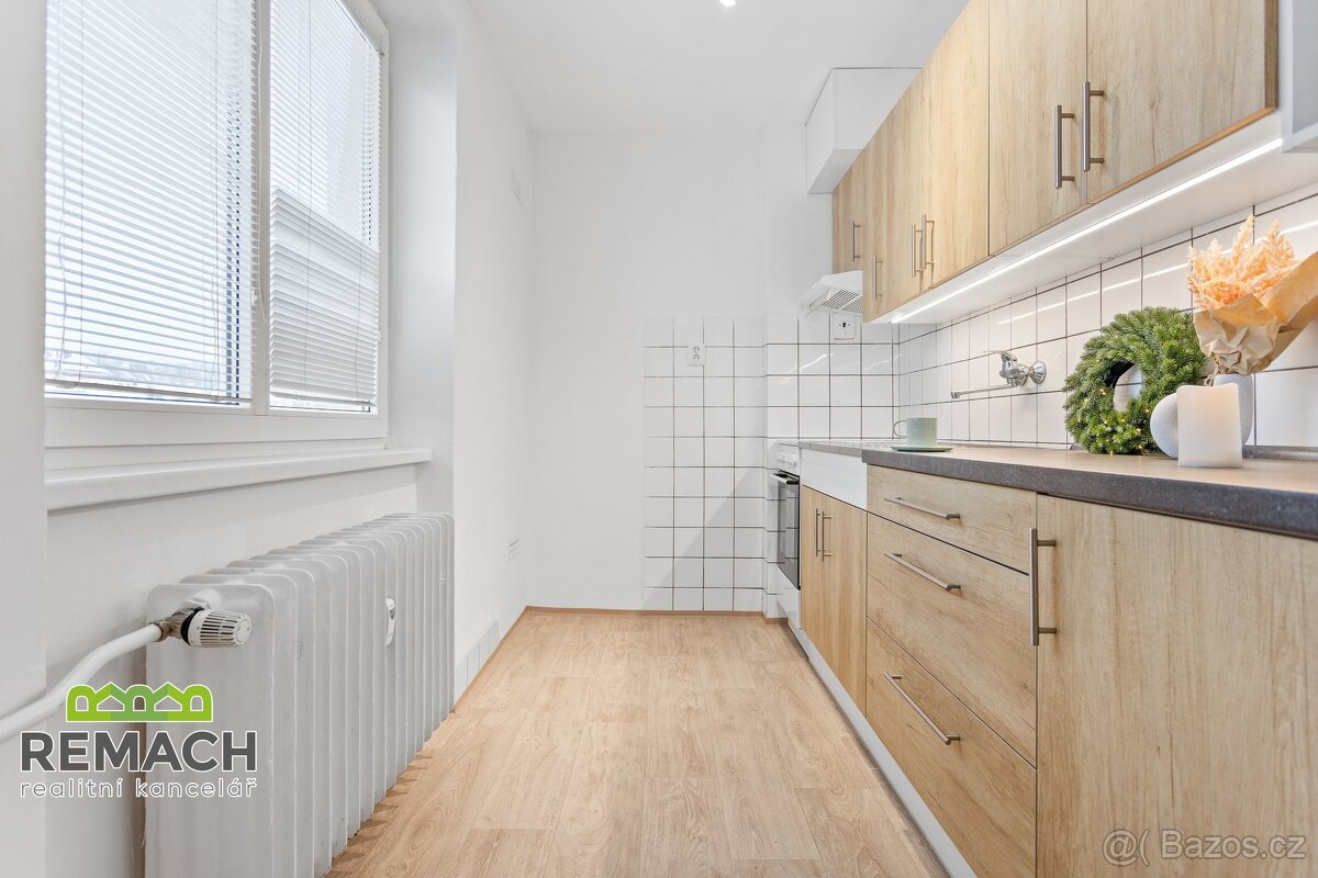 Pronájem, Byt 3+1, 68 m² -  + garáž, Červený Kostelec