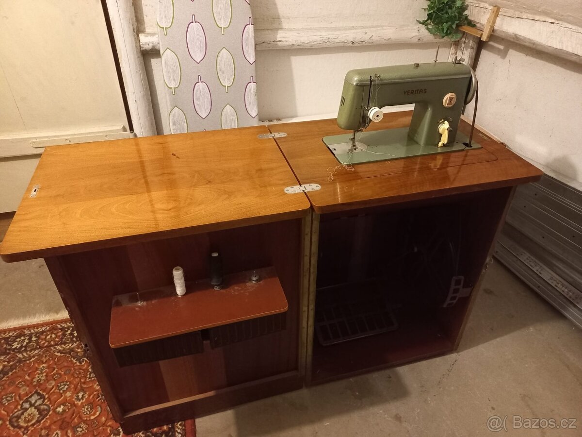 Šicí stroj Veritas skříňkový