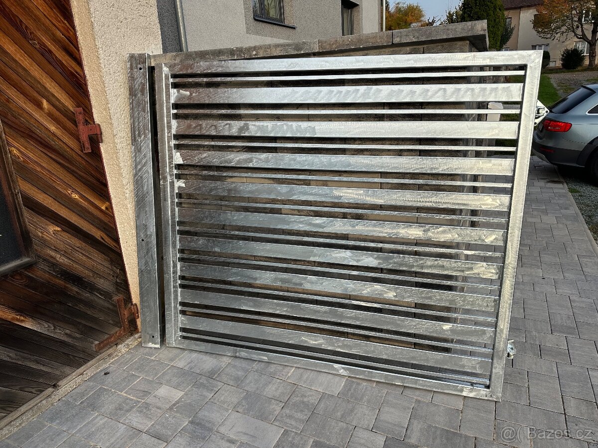 Dvoukřídlá brána