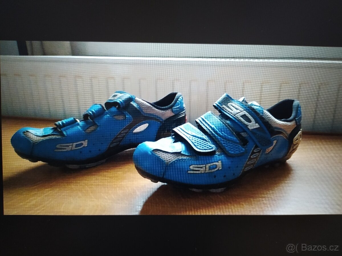 pláště, boty, spd, oblečení