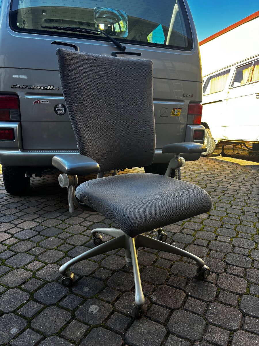 Kancelářská židle Vitra Ypsilon