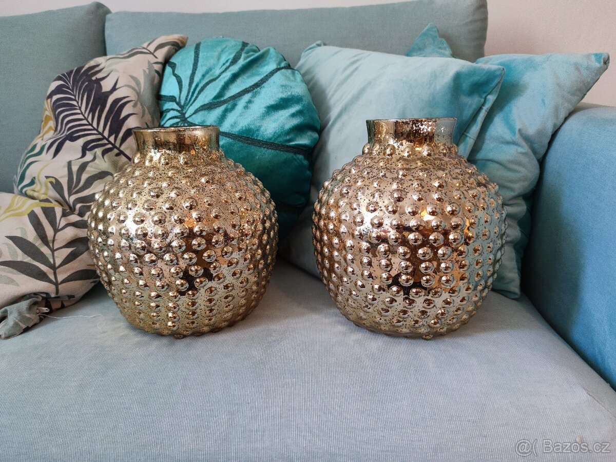 2x kropenatá sklěněná váza