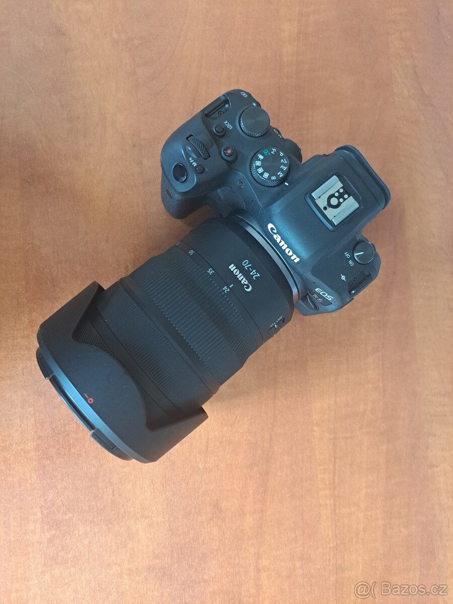 Digitální fotoaparát značky Canon R6 + objektiv, nabíjecí ba
