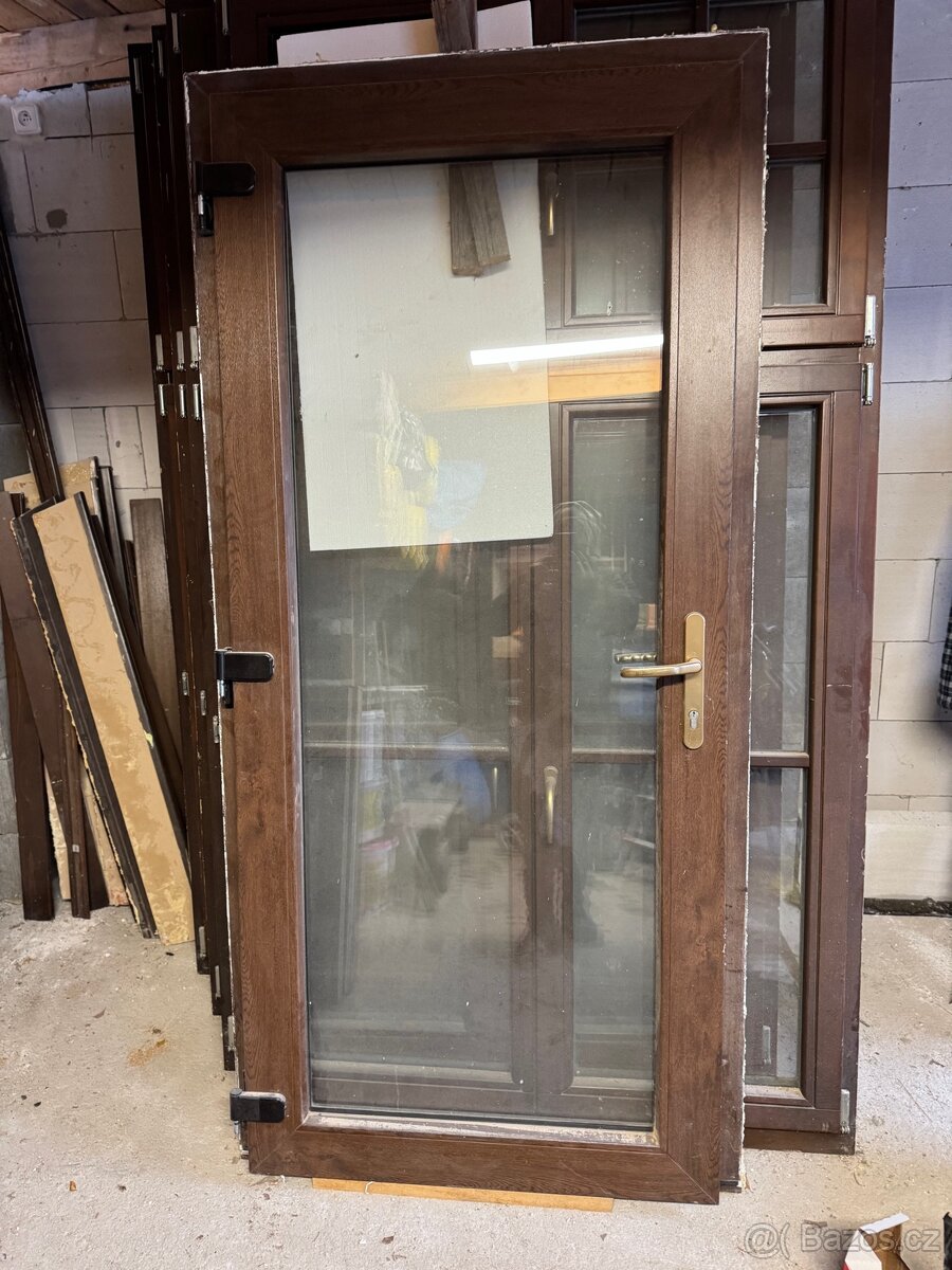 Plastové vchodové dveře