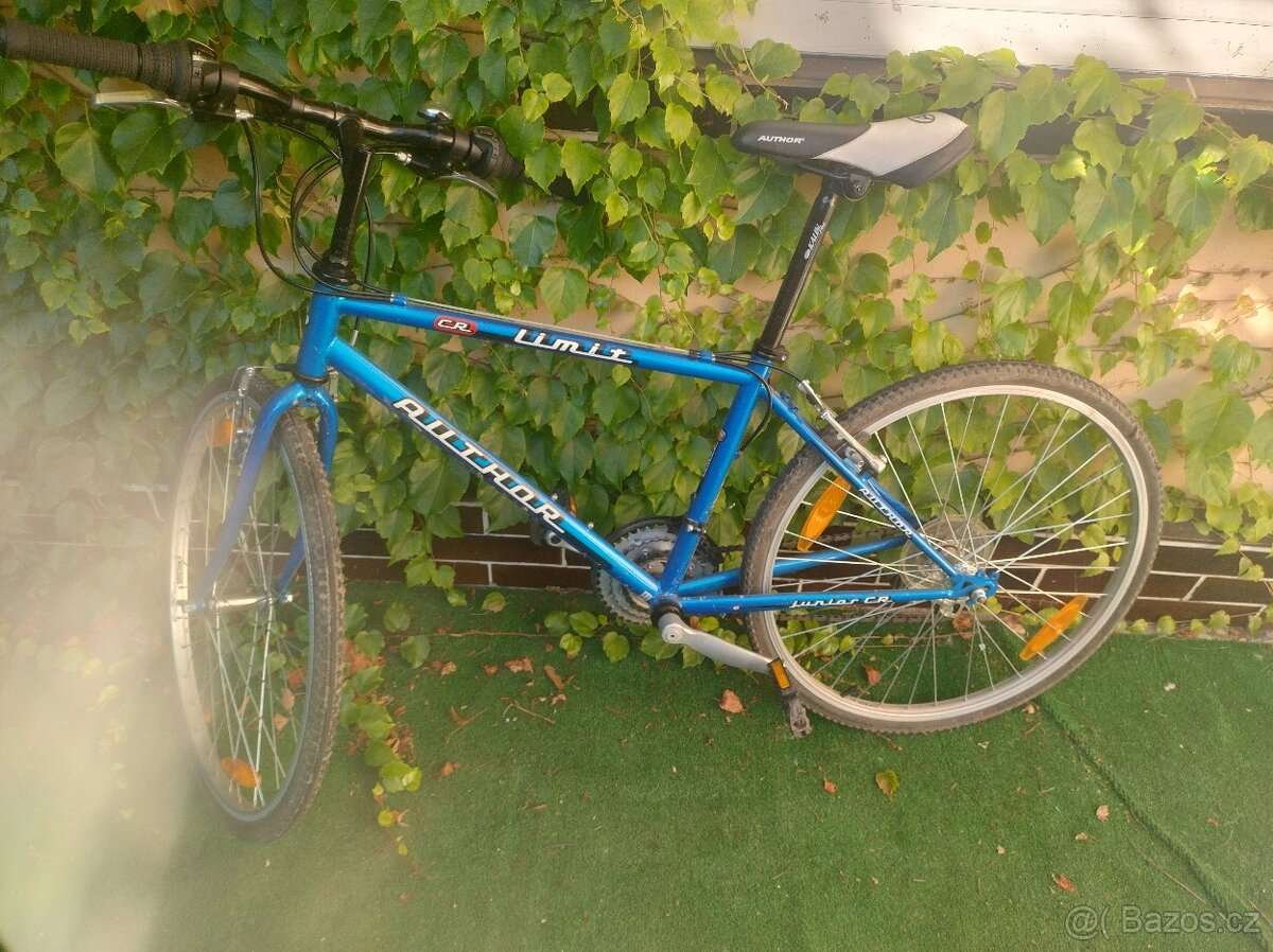 Téměř nejeté dětské trackové kolo Author Limit 24"