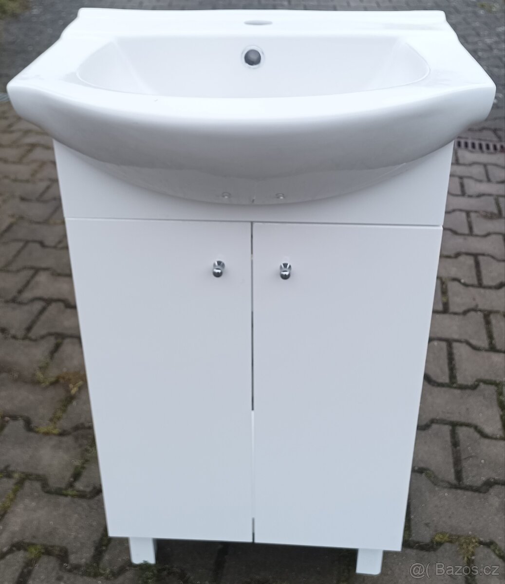 Koupelnová skříňka s umyvadlem