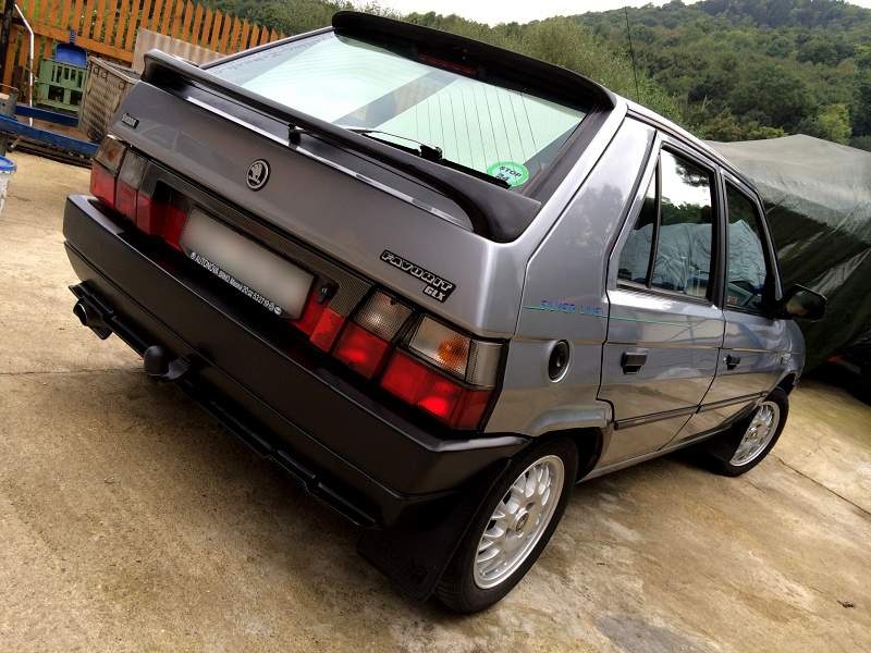 Koupím kouřovo červený díl pátých dveří