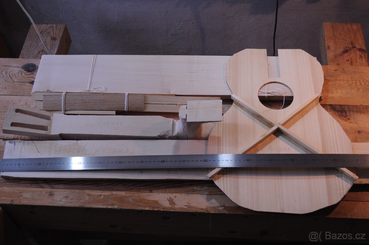 Houslař - kytarář