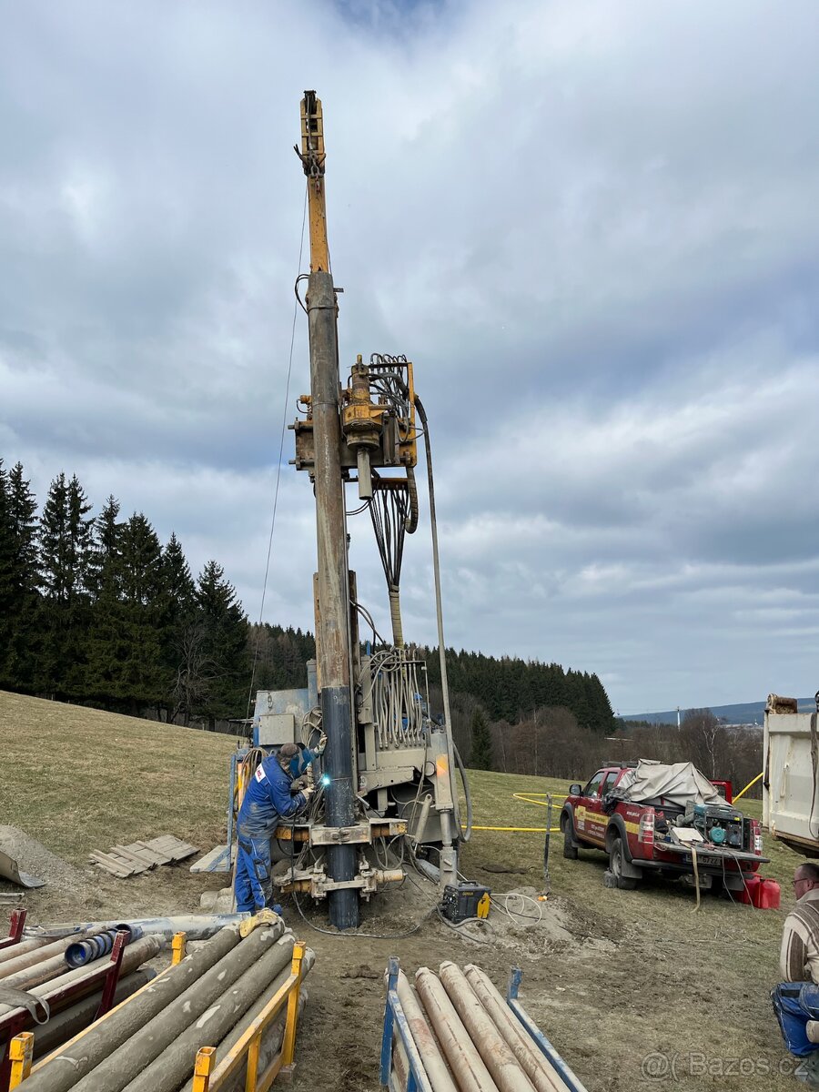 Strojník vrtné soupravy, pomocný dělník, obsluha minibagru