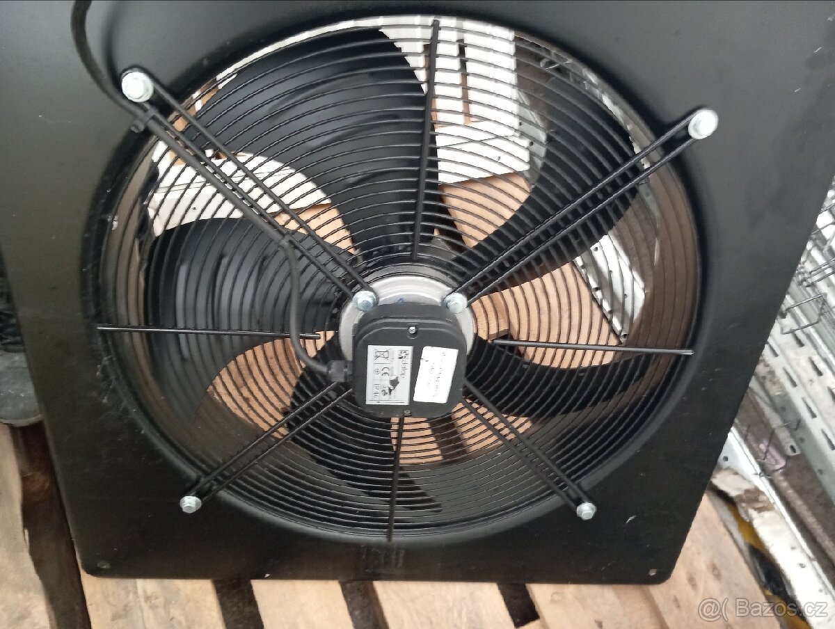 Průmyslový ventilátor nástěnný