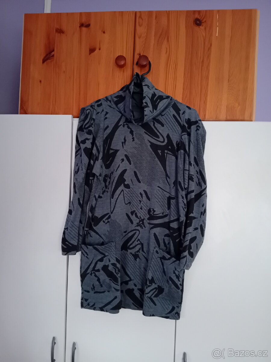Šedý rolák s kapsami