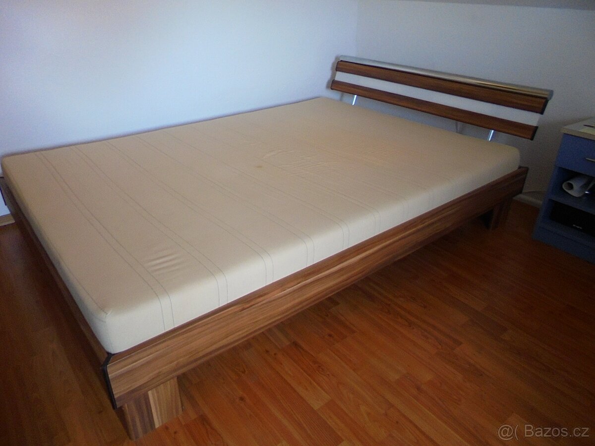 postel 145x205, rošt, matrace, šuplík