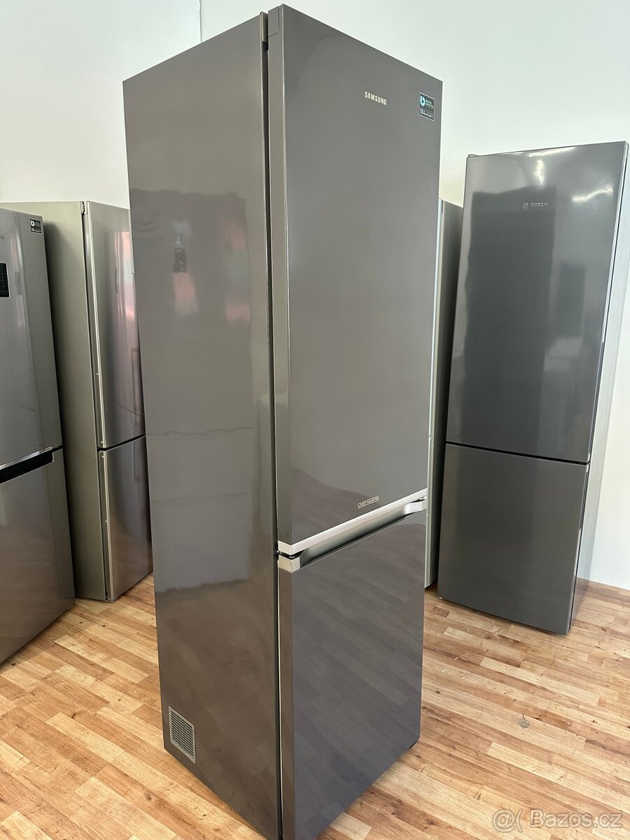 Lednice s mrazákem Samsung (136)