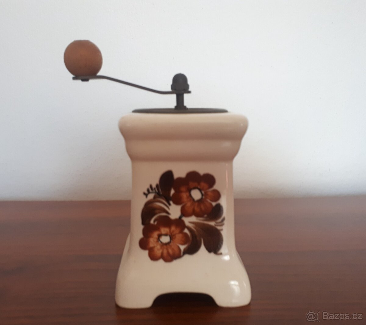 Starý porcelánový mlýnek