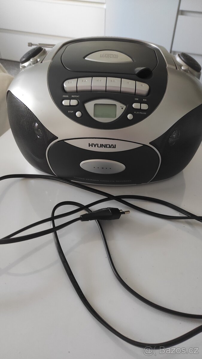 Rádio, kazeťák a CD přehrávač
