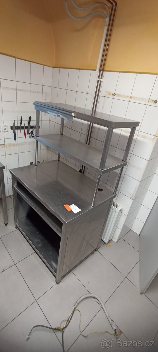 Robustní nerezový pult s horní dvoupatrovou policí