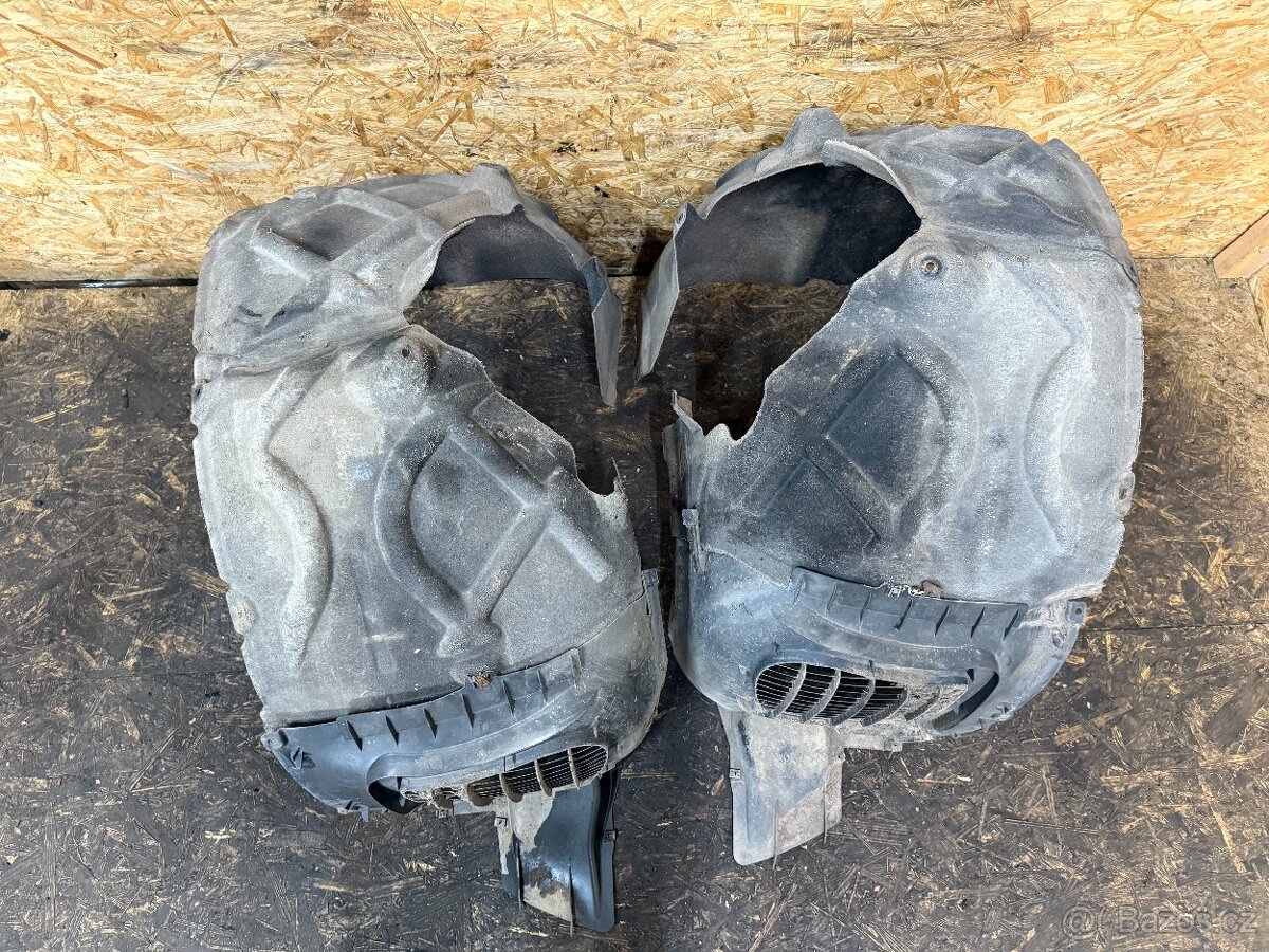 PŘEDNÍ PODĚHOVÉ PLASTY VW TOUAREG 7P