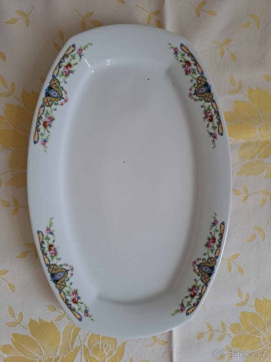 starý porcelánový tác