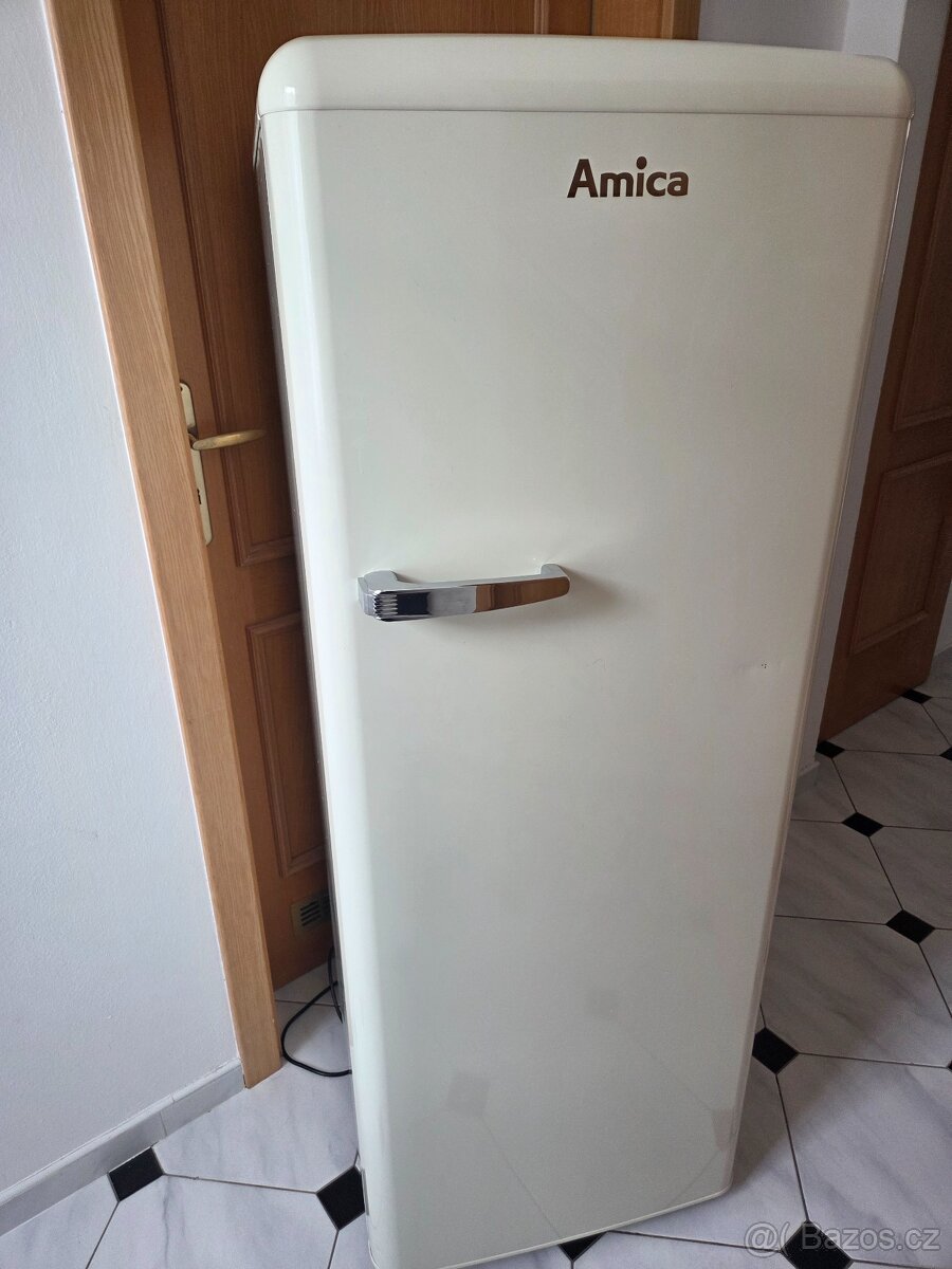 Retro chladnička Amica stáří 1,5 roku