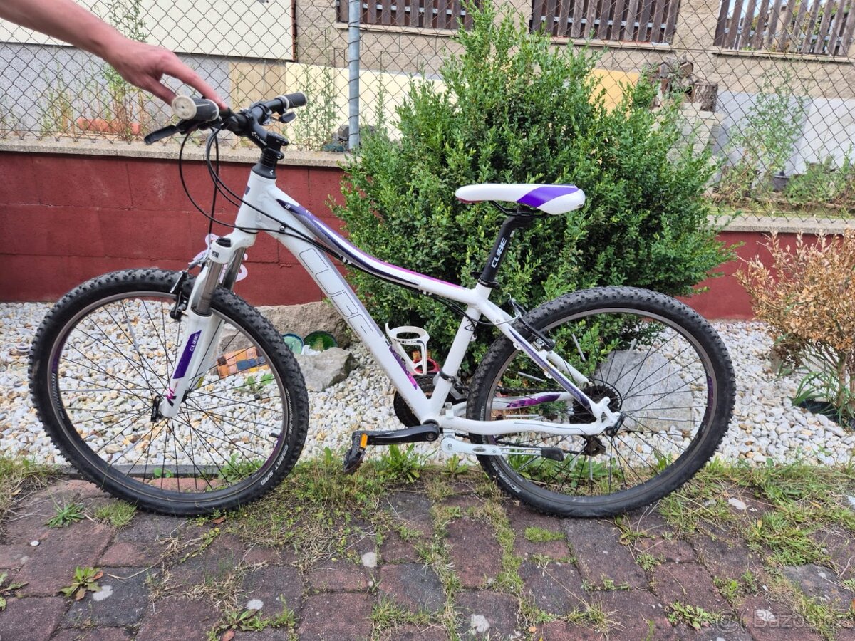 designové kvalitní značkové dívčí kolo CUBE