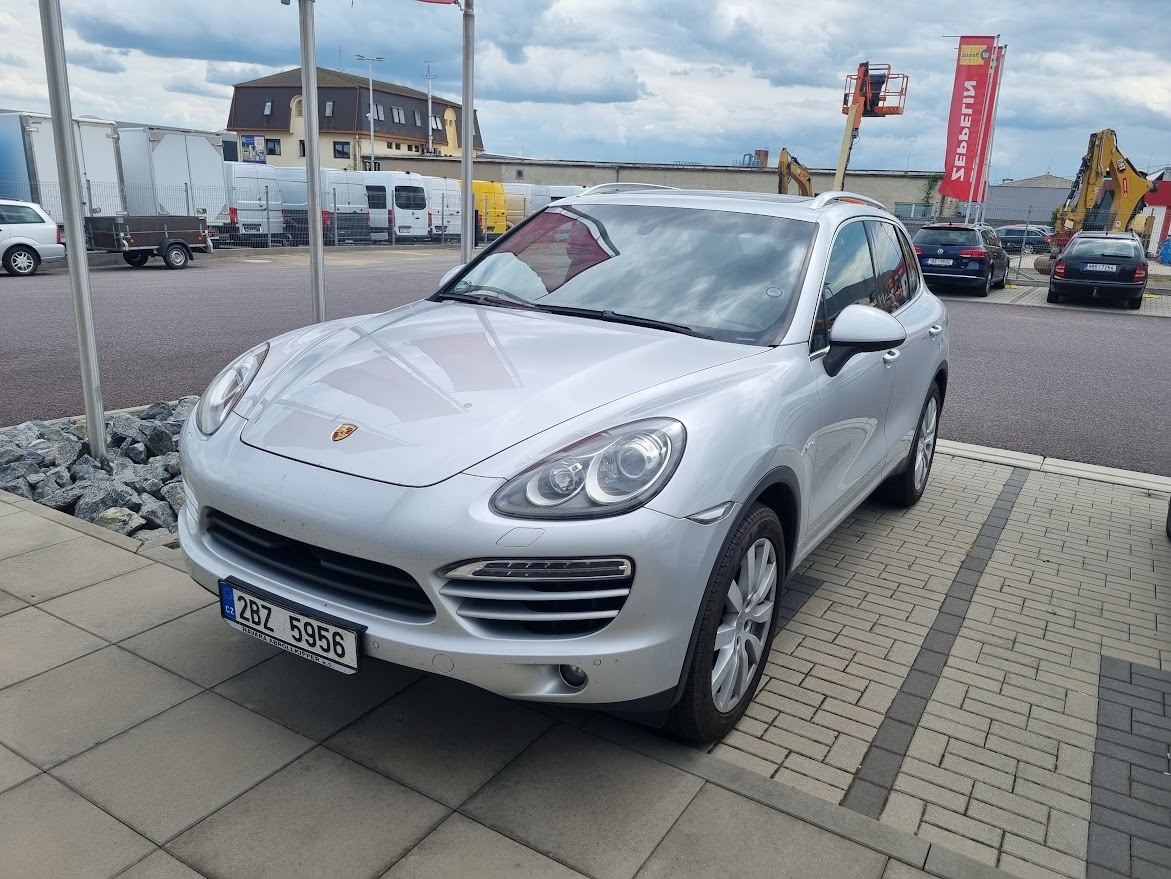 PORSCHE CAYENNE 3.0 TDI PLNÁ VÝBAVA NOVÝ ČR
