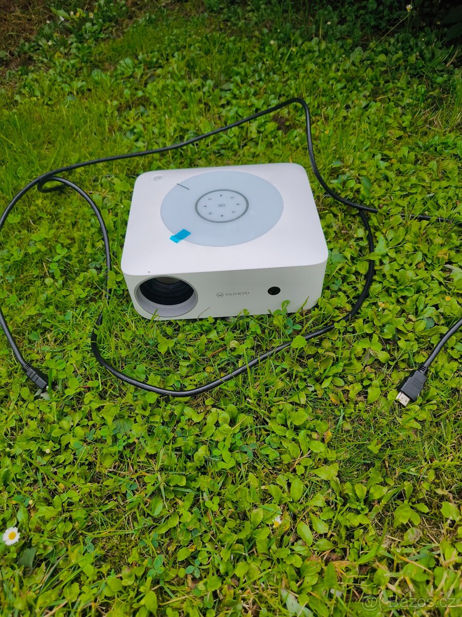 Projektor +Plátno