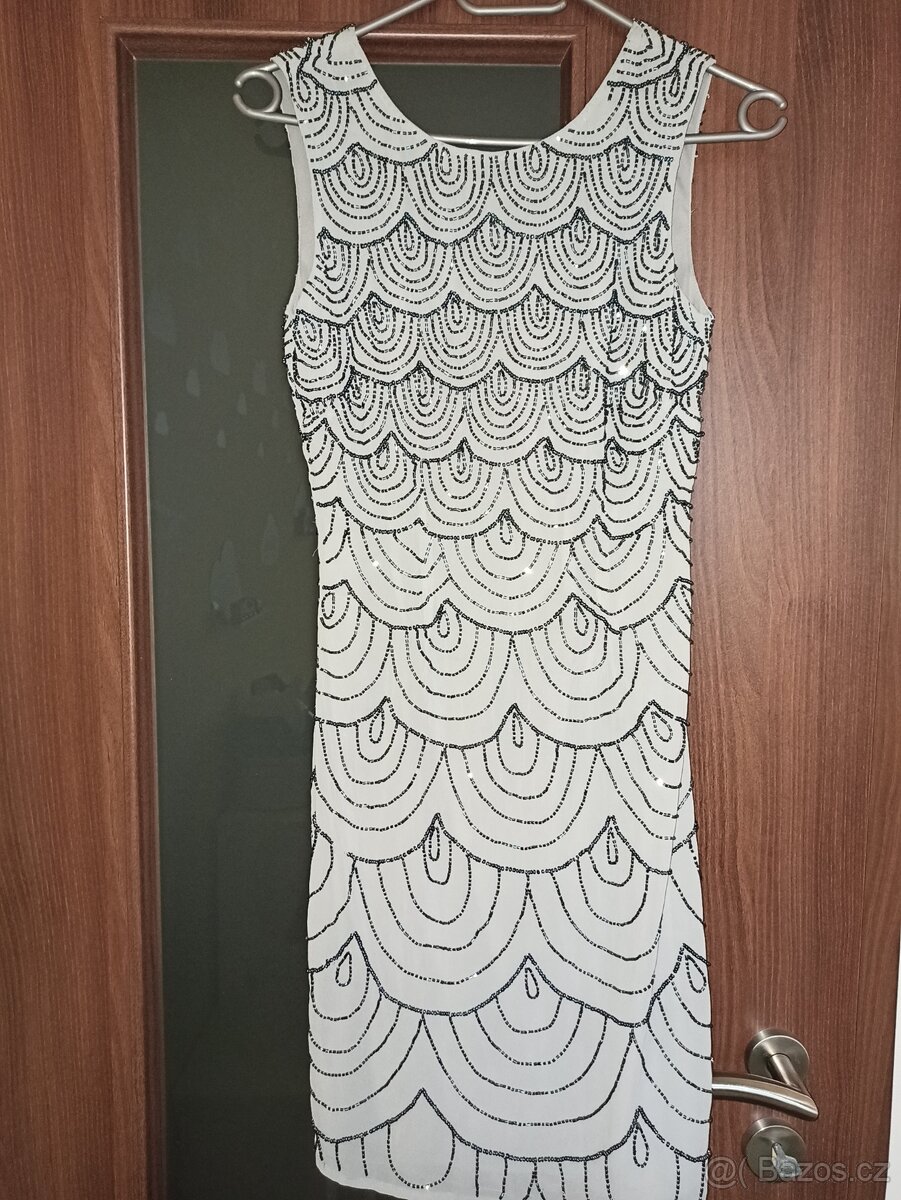 Šedé šaty značky LACE&BEADS
