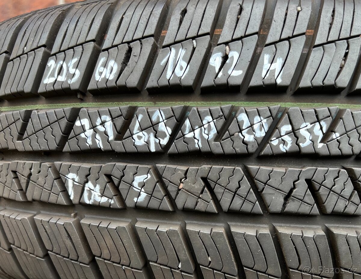 205/60 R16 92H zimní pneumatiky Barum (4020)