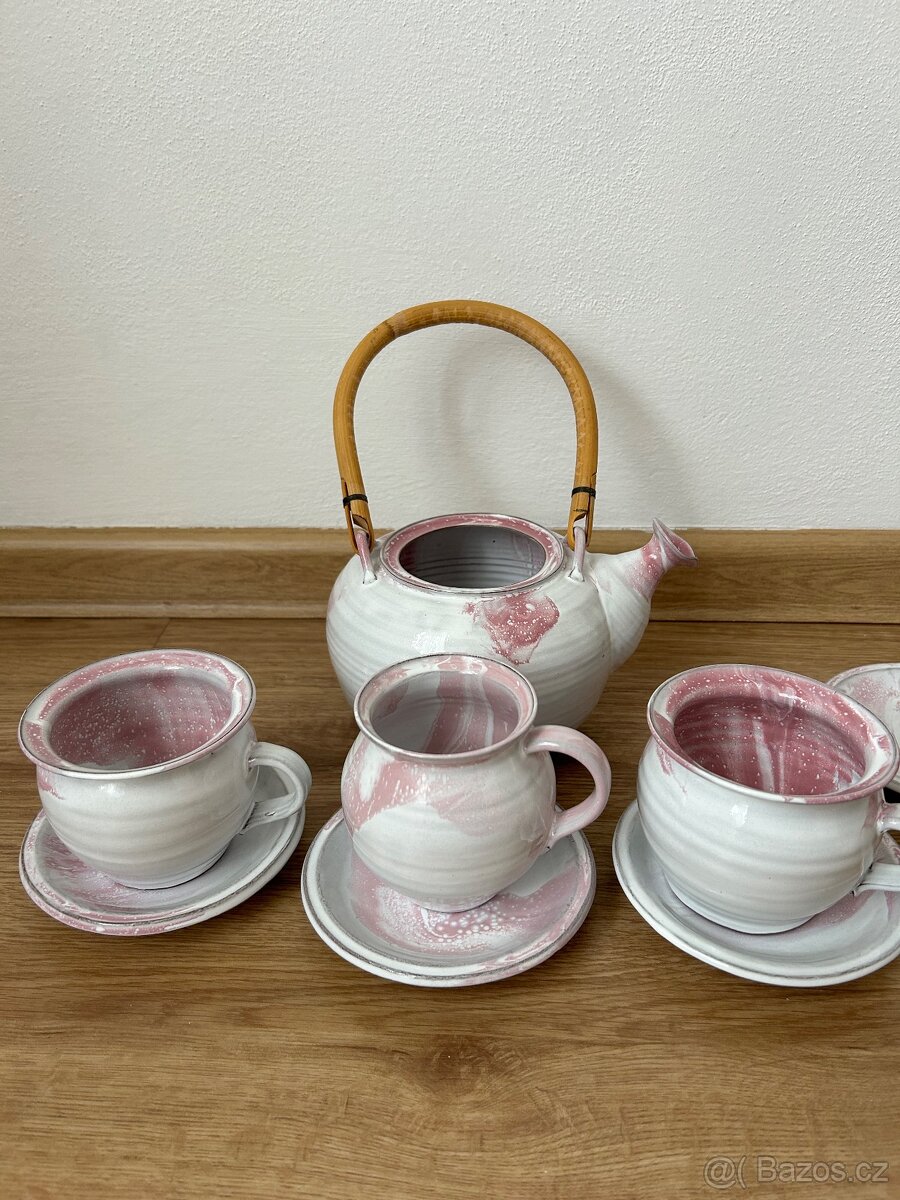 Keramický růžovo-bilý čajový set/sada
