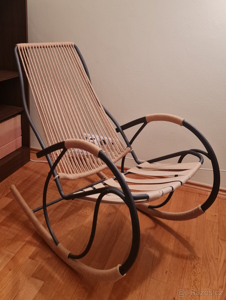 Designové houpací křeslo