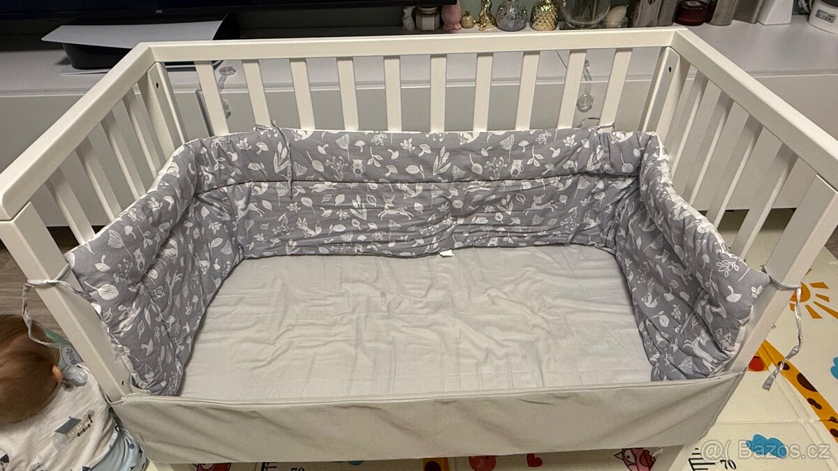Dětská postýlka po jednom dítěti