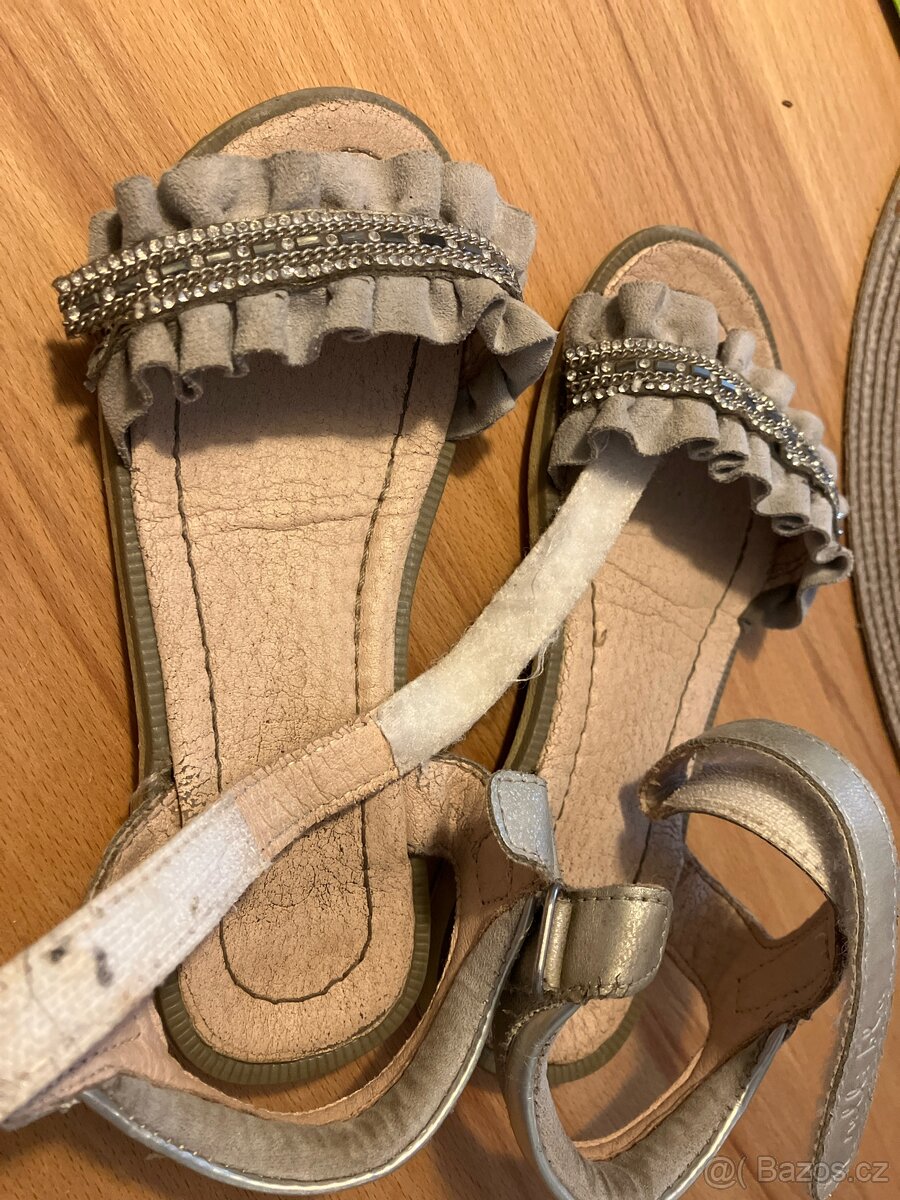 Darujeme dětské sandálky,vel 29